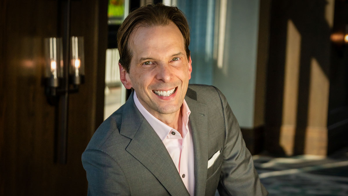 Motivational keynote speaker Larry Weaver