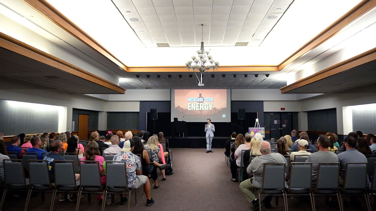 Motivational keynote speaker Larry Weaver presenting to apartment and multifamily housing professionals at the Dayton Convention Center in Dayton, Ohio